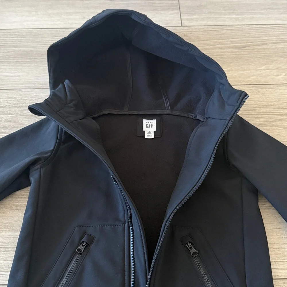 GAP Baby Black Full zip Jacket with hood Size 4